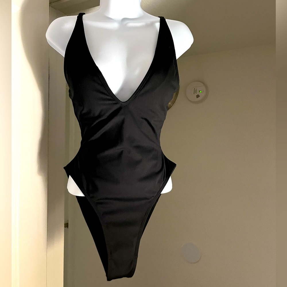 TA3 High Cut Plungey sculpting swimsuit Size Small